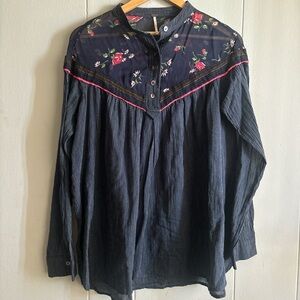 Free people Navy blue western button-up floral blouse size XS